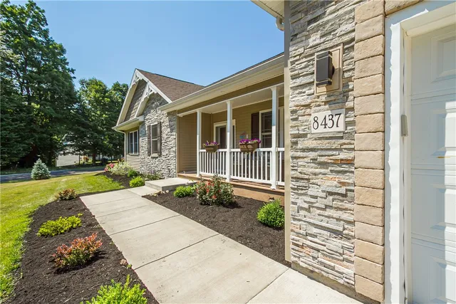 $449,900 | 8437 Roosevelt Drive, Royalton, NY 14067