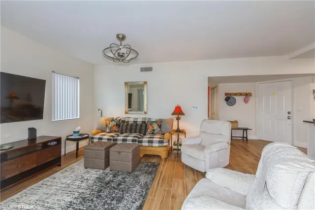 $5,250 | 2671 Citrus Lake Drive, Unit E201, Naples, FL 34109