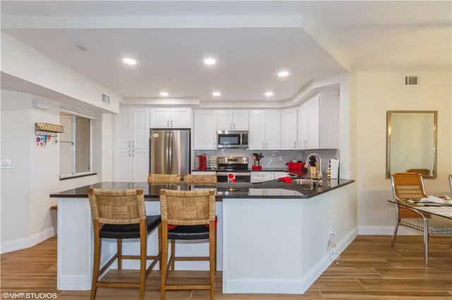$5,250 | 2671 Citrus Lake Drive, Unit E201, Naples, FL 34109