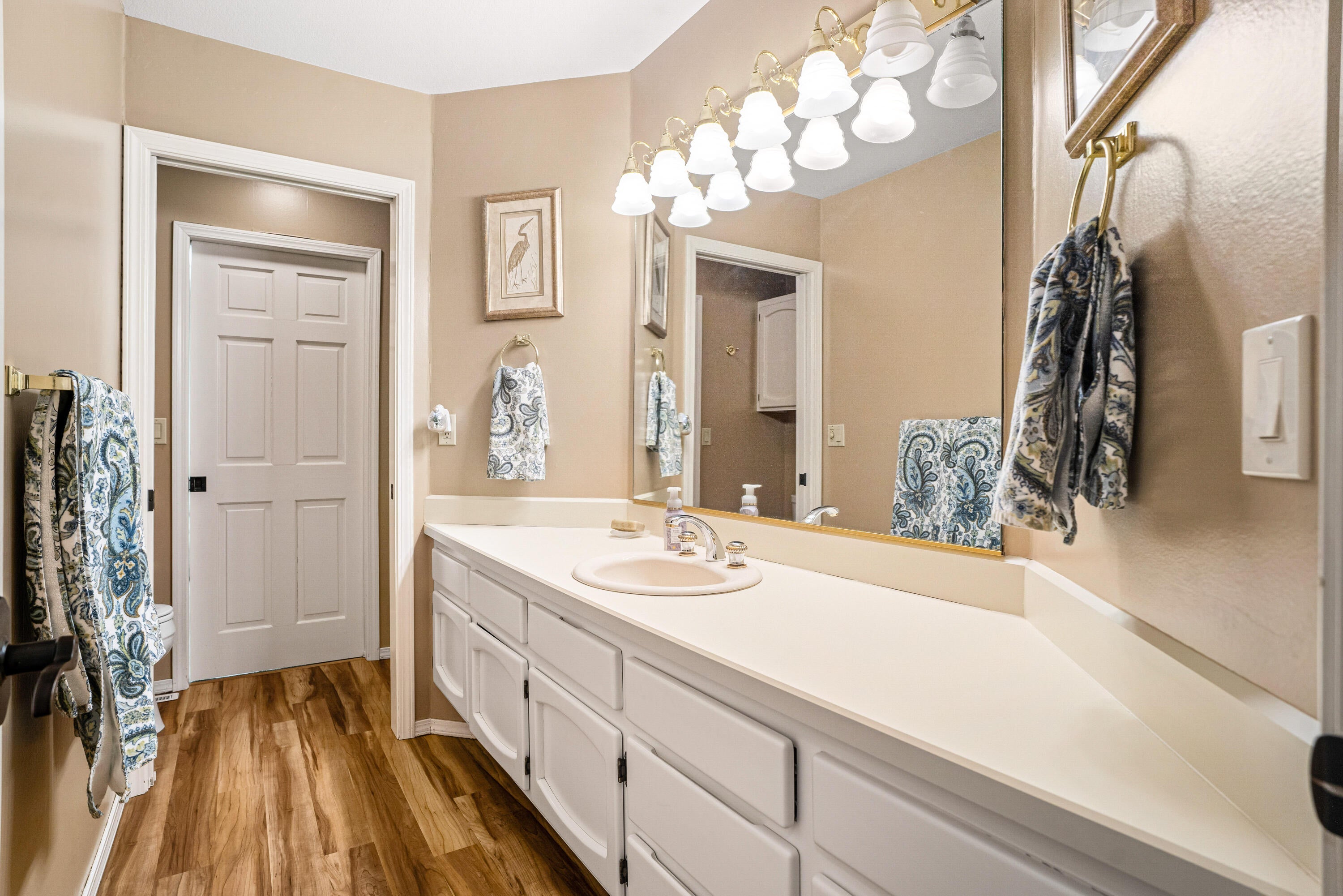 20388 Mission Ridge Court Bend, OR 97702 - Photo 21 of 46 Second bathroom