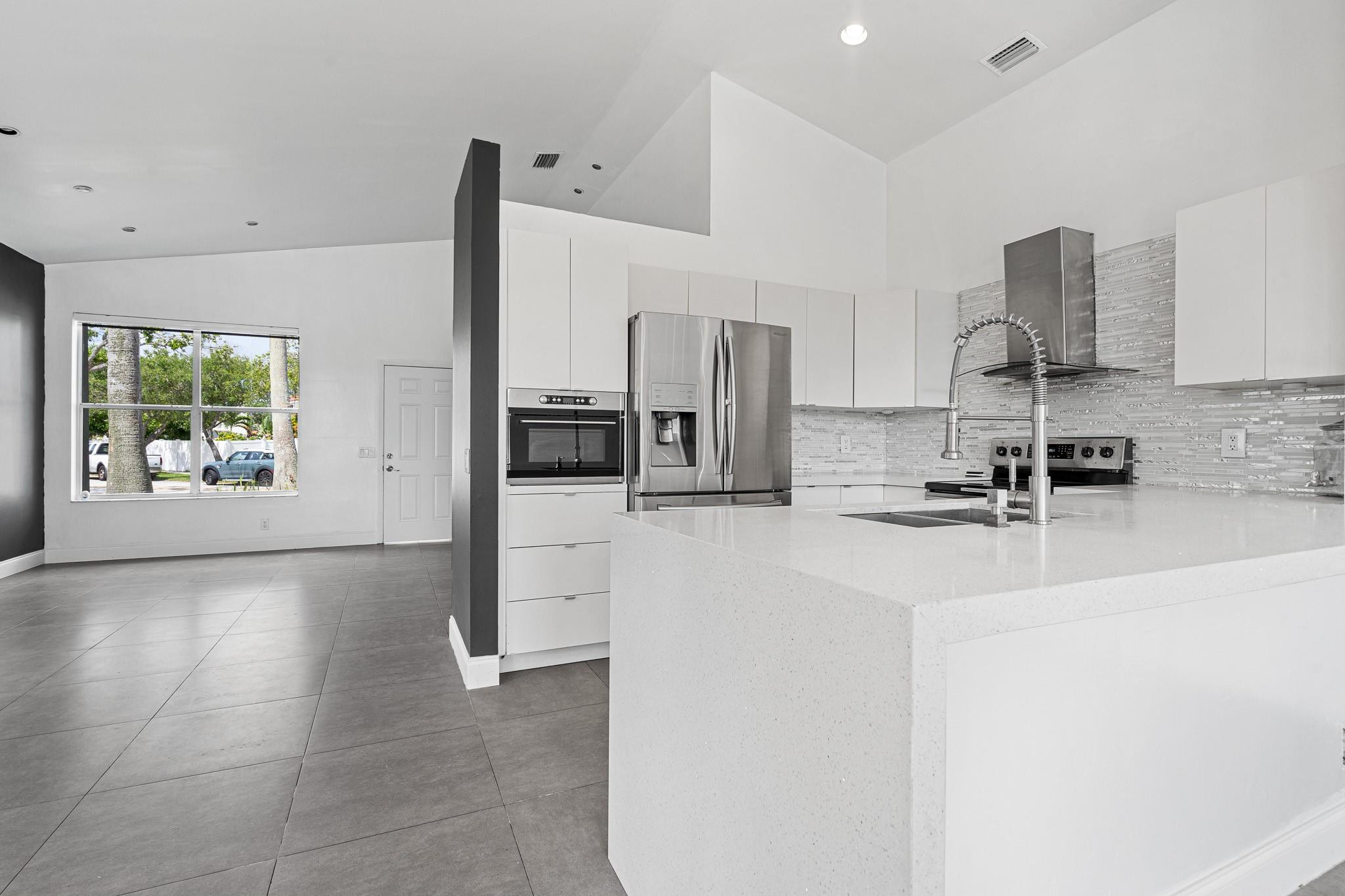 951 Falling Water Road Weston, FL 33326 - Photo 10 of 35 Photo 10