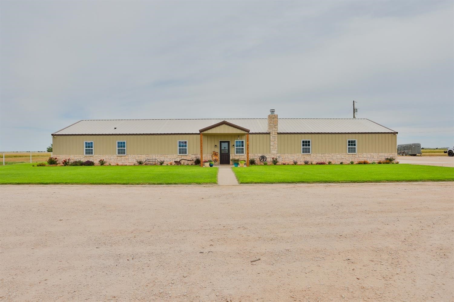 2400 Iowa Road Levelland, TX 79336 - Photo 1 of 50 Photo 1