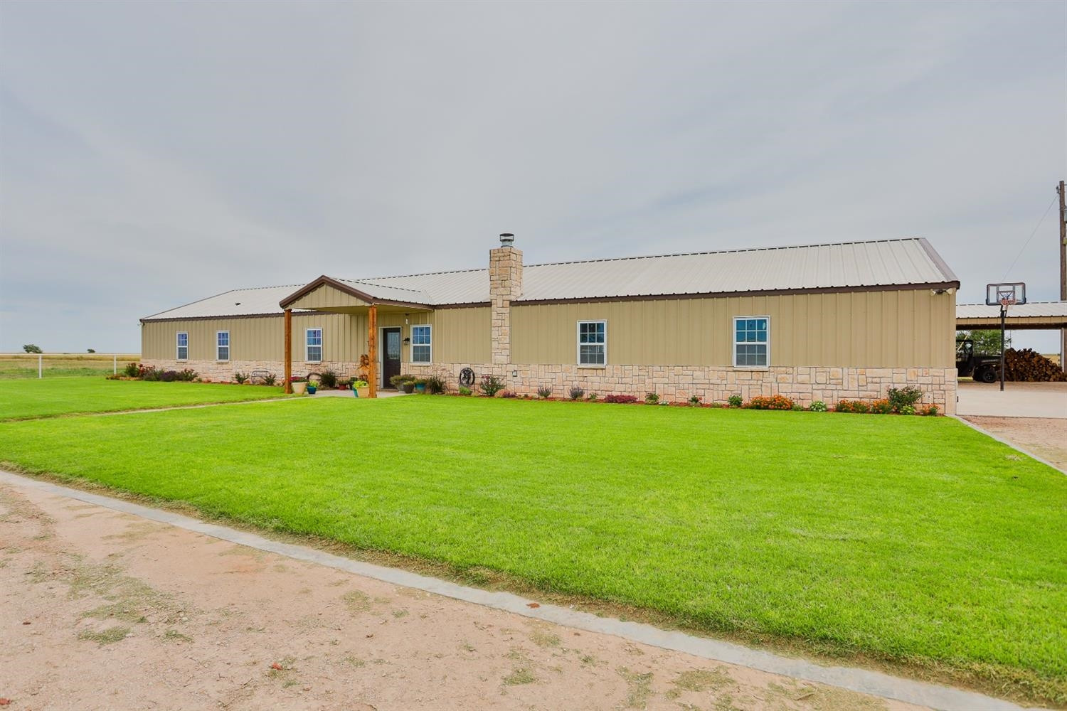 2400 Iowa Road Levelland, TX 79336 - Photo 2 of 50 Photo 2