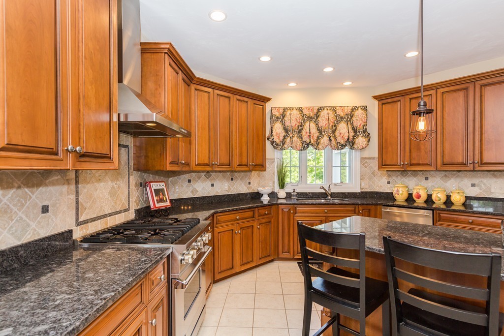 32 Mohawk Path Holliston, MA 01746 - Photo 11 of 30 Gallery Image 11