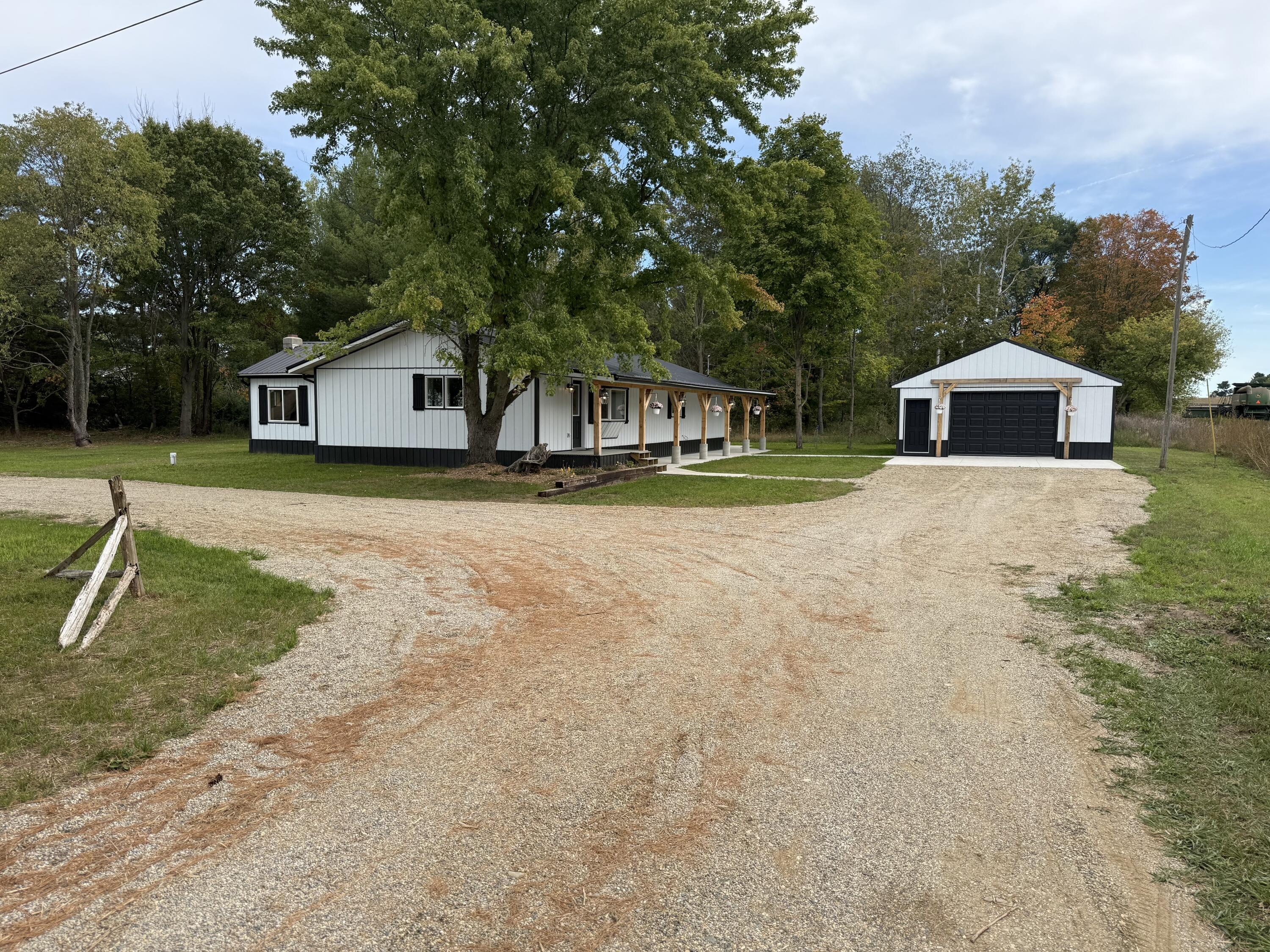 7367 South Coldwater Road Blanchard, MI 49310 - Photo 2 of 33 IMG_3333