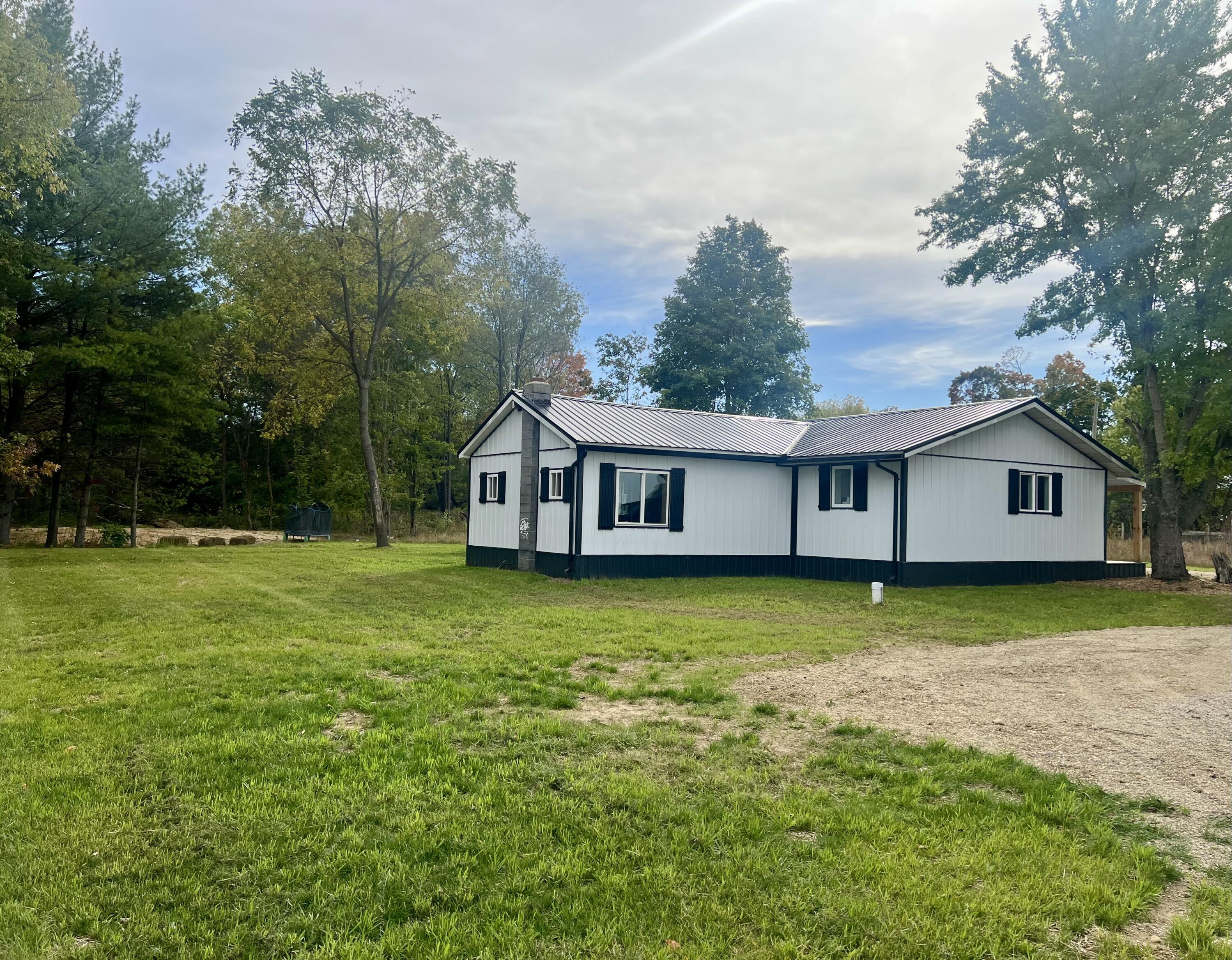 7367 South Coldwater Road Blanchard, MI 49310 - Photo 29 of 33 IMG_3993