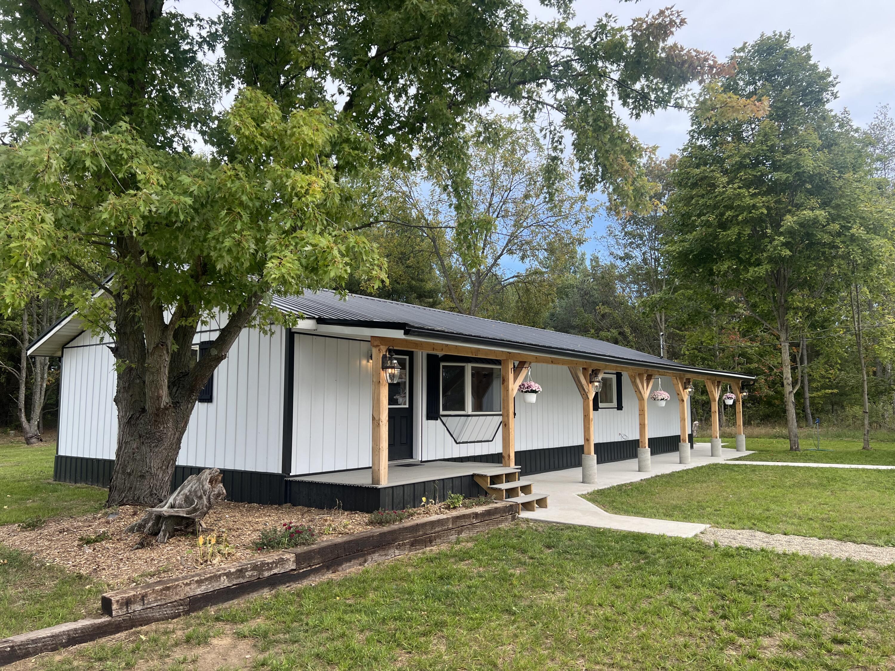 7367 South Coldwater Road Blanchard, MI 49310 - Photo 3 of 33 IMG_4019