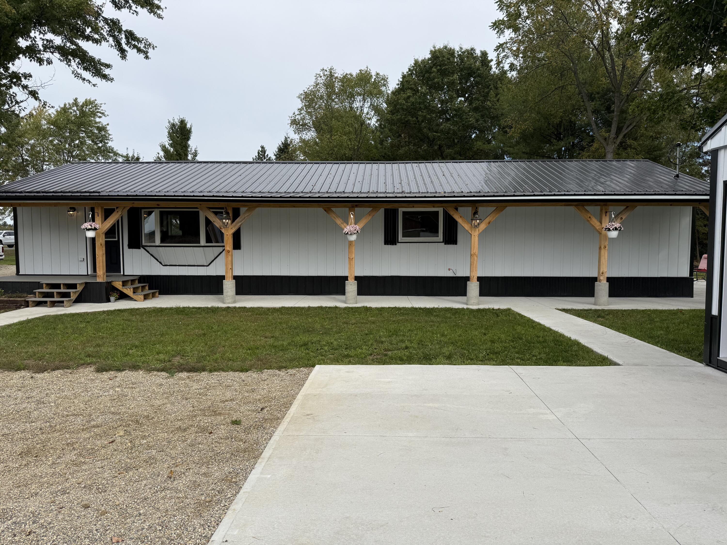 7367 South Coldwater Road Blanchard, MI 49310 - Photo 7 of 33 IMG_3344