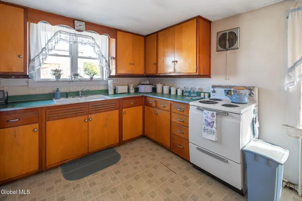 $429,000 | 107 Railroad Avenue, Middleburgh, NY 12122