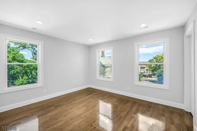 $2,550 | 146 North 15th Street, Unit 2, East Orange, NJ 07017