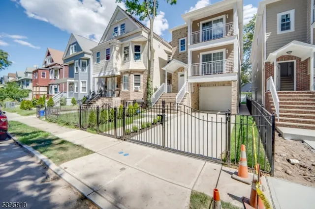 $2,550 | 146 North 15th Street, Unit 2, East Orange, NJ 07017