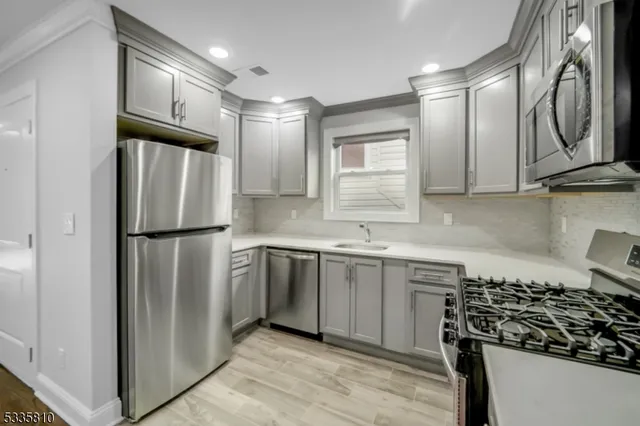 $2,550 | 146 North 15th Street, Unit 2, East Orange, NJ 07017