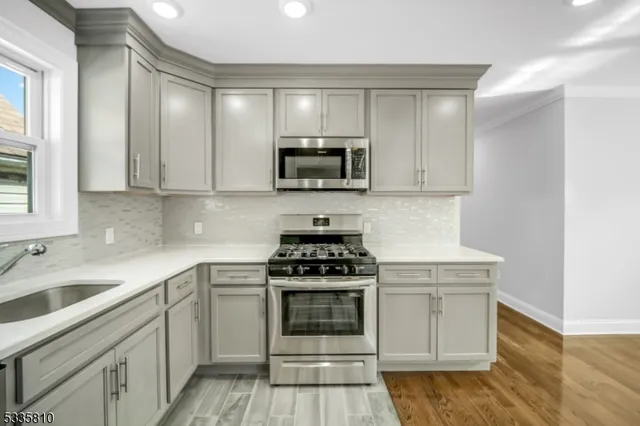 $2,550 | 146 North 15th Street, Unit 2, East Orange, NJ 07017