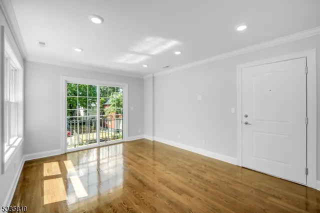 $2,550 | 146 North 15th Street, Unit 2, East Orange, NJ 07017