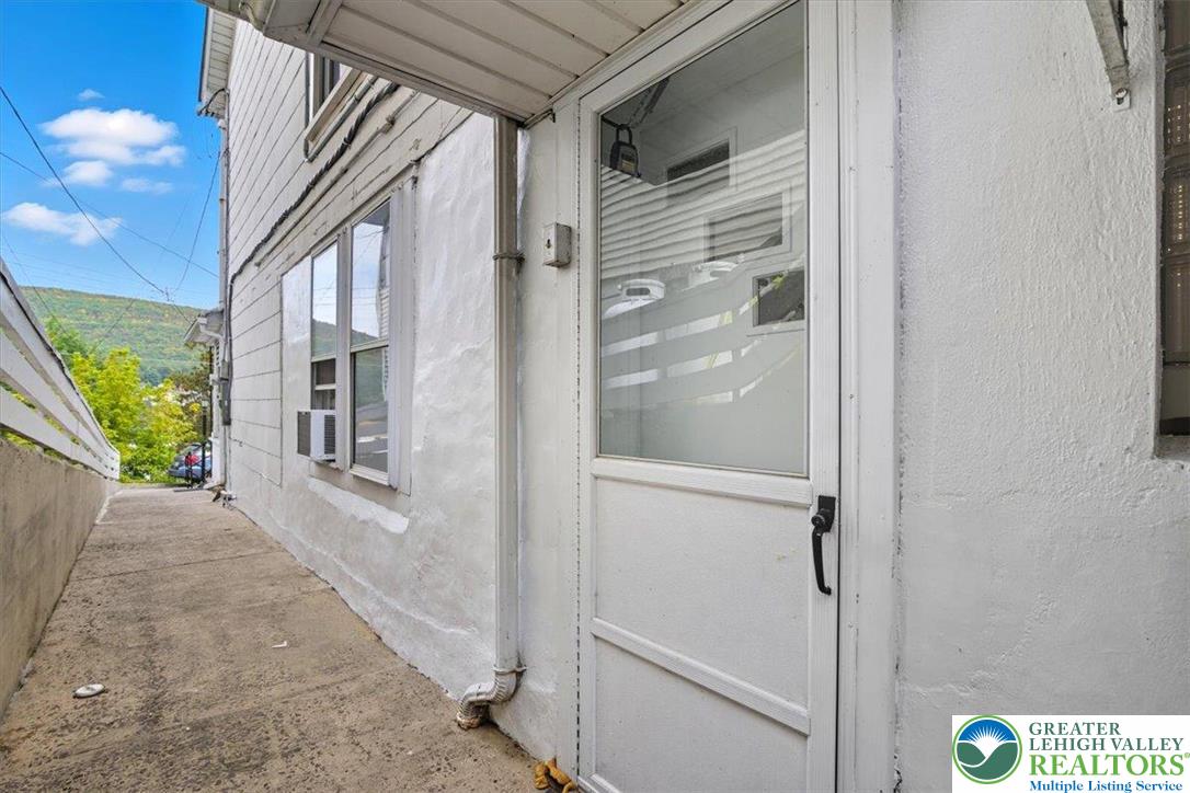 229 West High Street Nesquehoning, PA 18240 - Photo 32 of 38