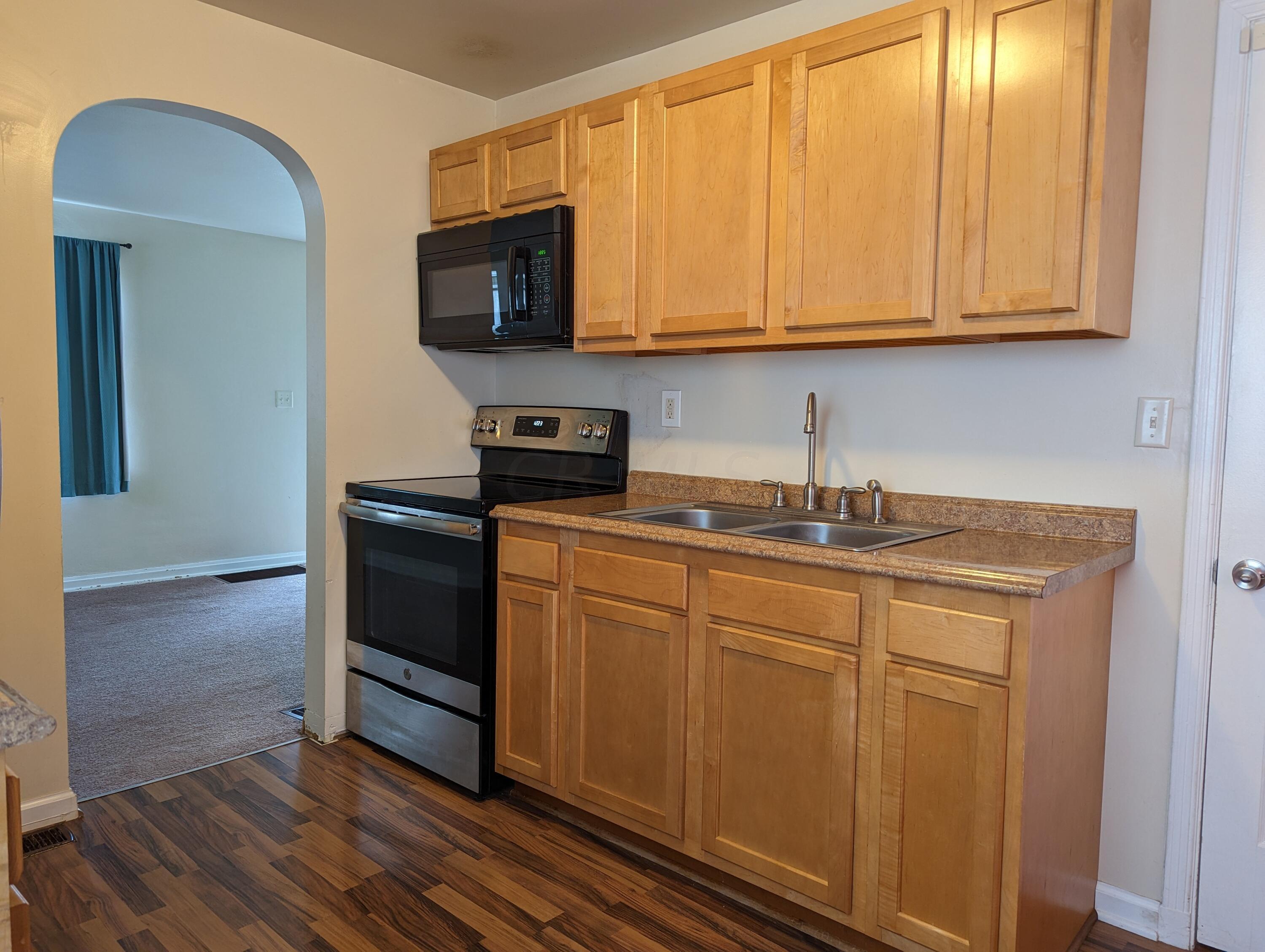 2431 Irwin Avenue Springfield, OH 45505 - Photo 5 of 12 PXL_20230406_172413049