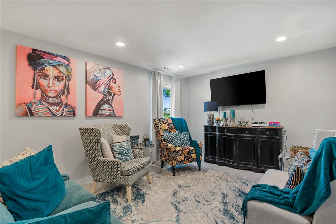 140 Turnberry Road Anderson, SC 29621 - Photo 27 of 44 This inviting space offers a comfortable layout, perfect for relaxation and everyday living.