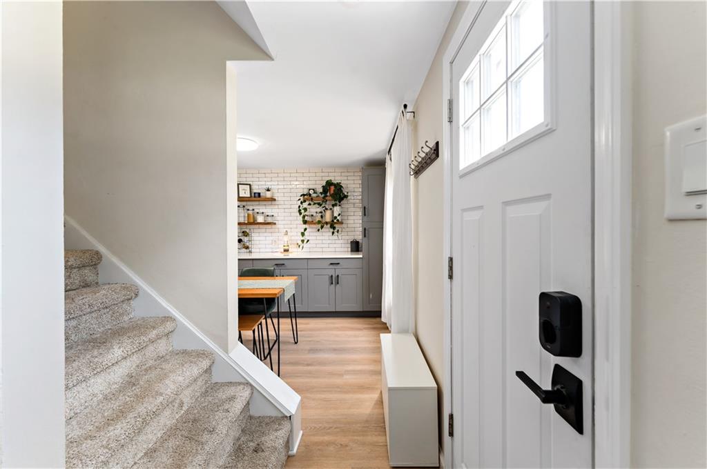 733 Highview Road Pittsburgh, PA 15234 - Photo 3 of 29 Gallery Image 3