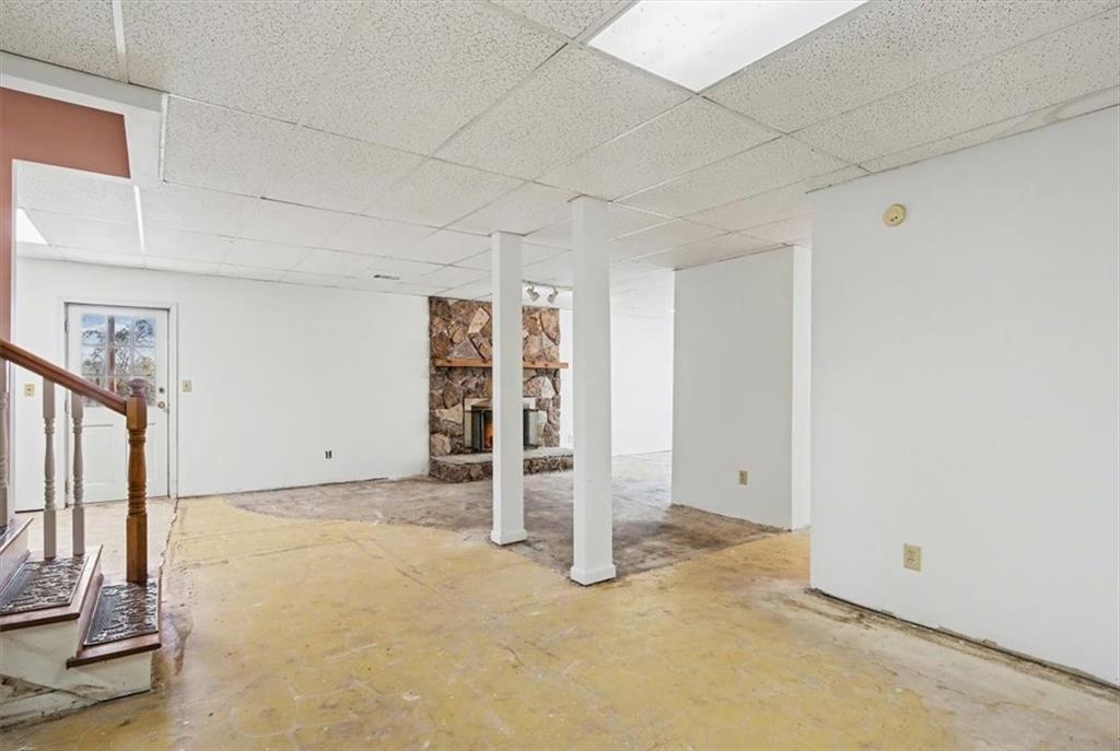 5 Ridgewood Drive Cartersville, GA 30120 - Photo 24 of 46 a view of an empty room with a window