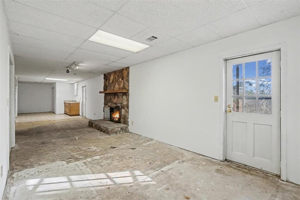5 Ridgewood Drive Cartersville, GA 30120 - Photo 30 of 46 a view of a livingroom with wooden floor and a window