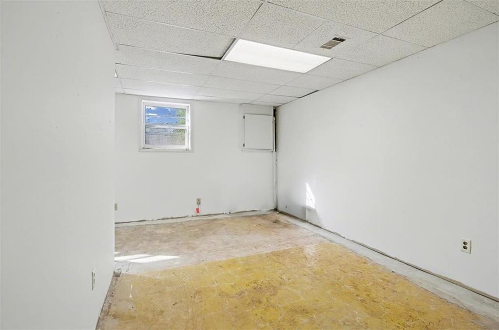 5 Ridgewood Drive Cartersville, GA 30120 - Photo 31 of 46 an empty room with a empty space and windows