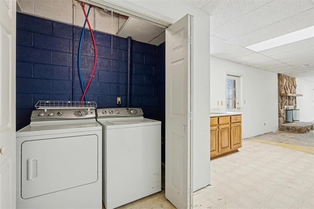 5 Ridgewood Drive Cartersville, GA 30120 - Photo 33 of 46 a view of utility room with washer and dryer