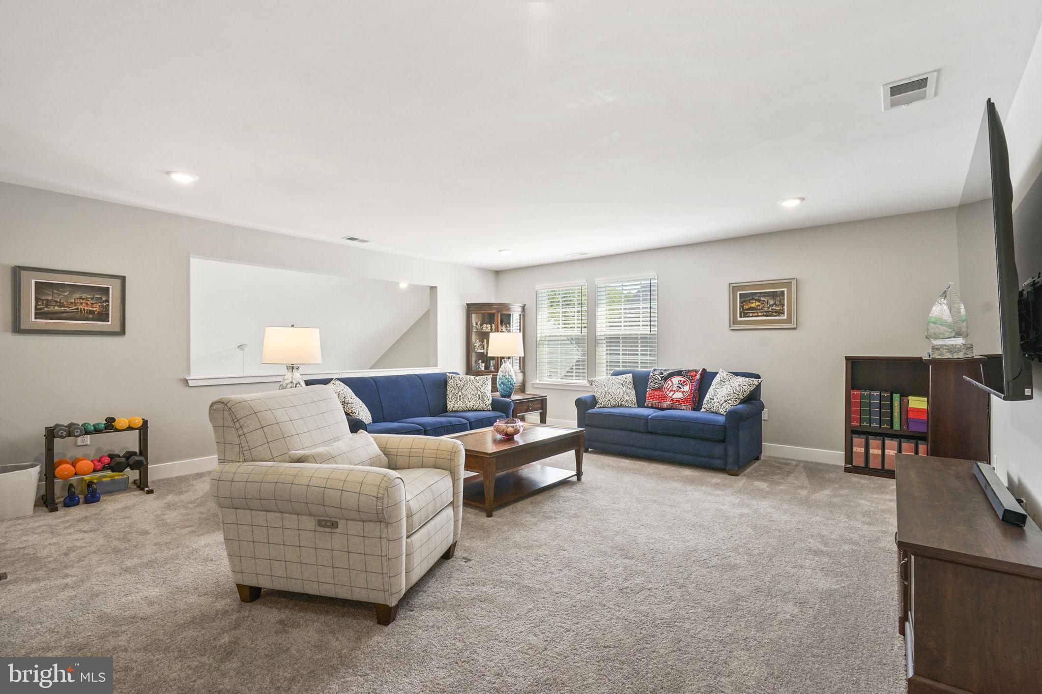 40 Emerald Road Wrightstown, NJ 08562 - Photo 23 of 39 Spacious, inviting living area awaits.