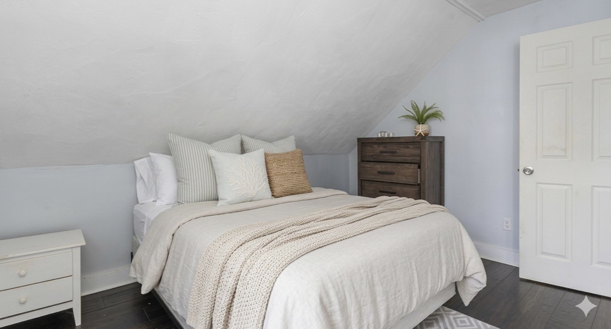 13 Prospect Avenue Narragansett, RI 02882 - Photo 12 of 18 Virtually staged bedding*