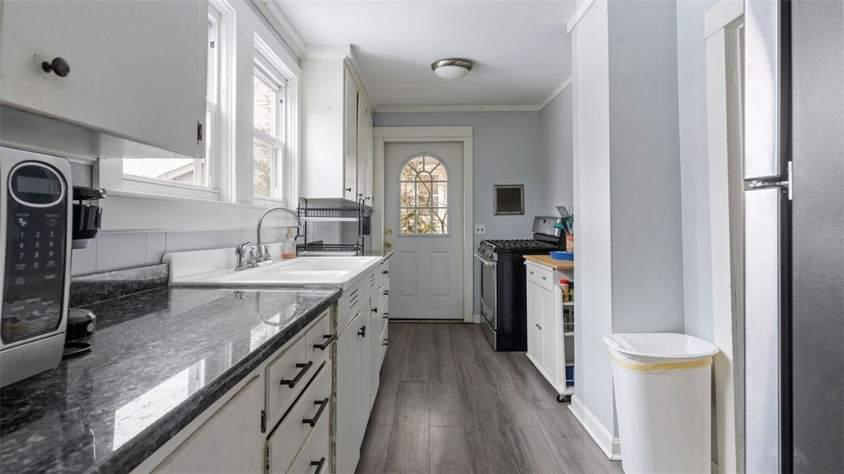 13 Prospect Avenue Narragansett, RI 02882 - Photo 7 of 18