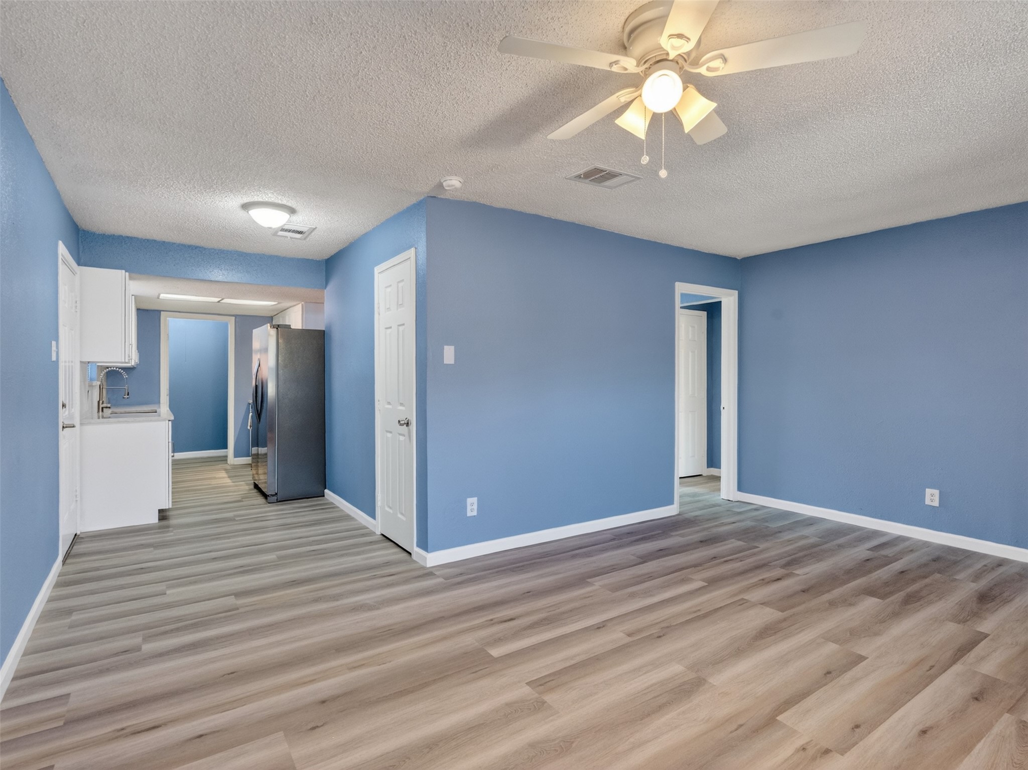 2613 Timber Drive Dickinson, TX 77539 - Photo 4 of 29