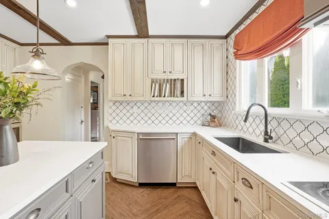 $1,800,000 | 14 Overhill Road, New Rochelle, NY 10804