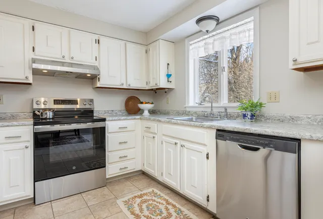 $449,000 | 15 Oakview Drive, Unit 15, Cape Elizabeth, ME 04107