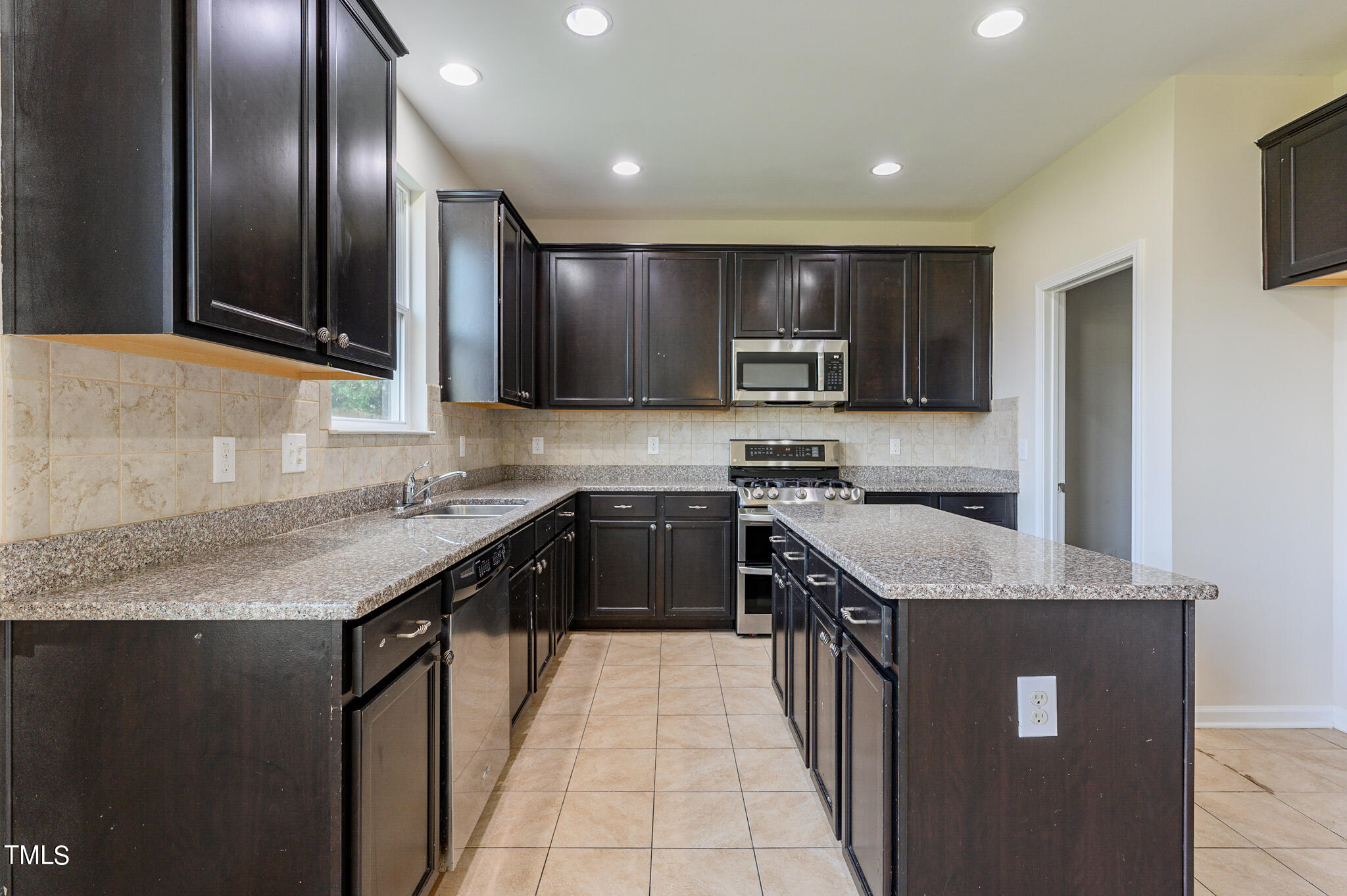1714 Willowcrest Road Durham, NC 27703 - Photo 6 of 49 listing_5