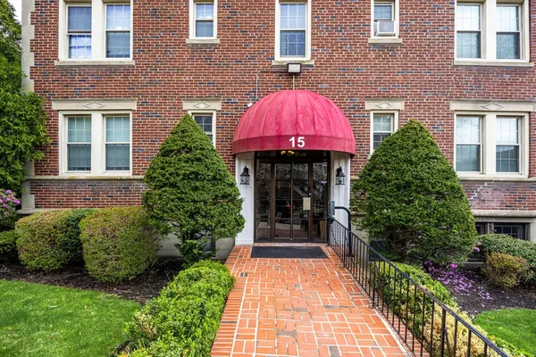 $1,950 | 15 Governors Avenue, Unit 19, Medford, MA 02155