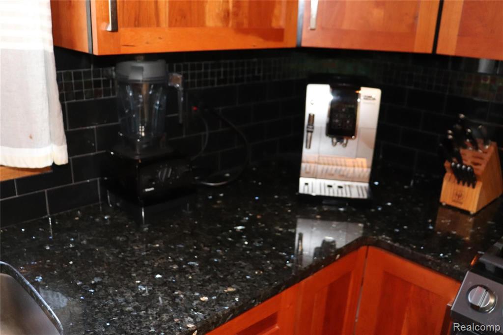 2184 Rochelle Park Drive Rochester Hills, MI 48309 - Photo 15 of 75