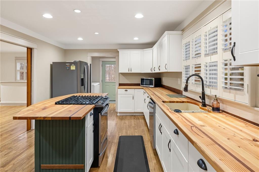 1429 Lakeview Road Grayson, GA 30017 - Photo 17 of 53