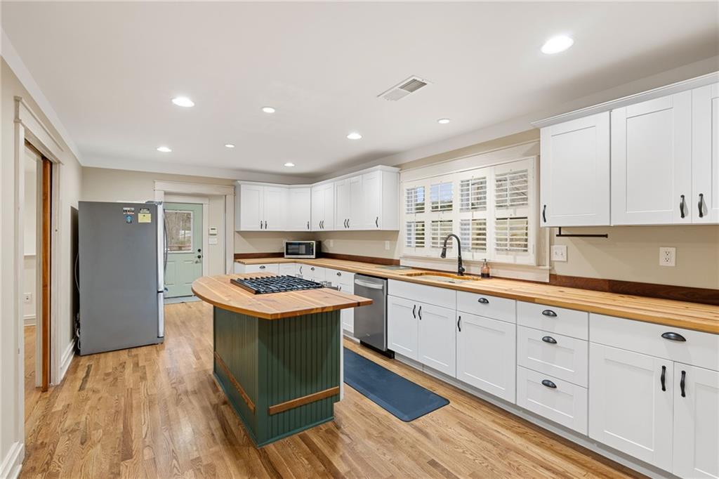 1429 Lakeview Road Grayson, GA 30017 - Photo 18 of 53