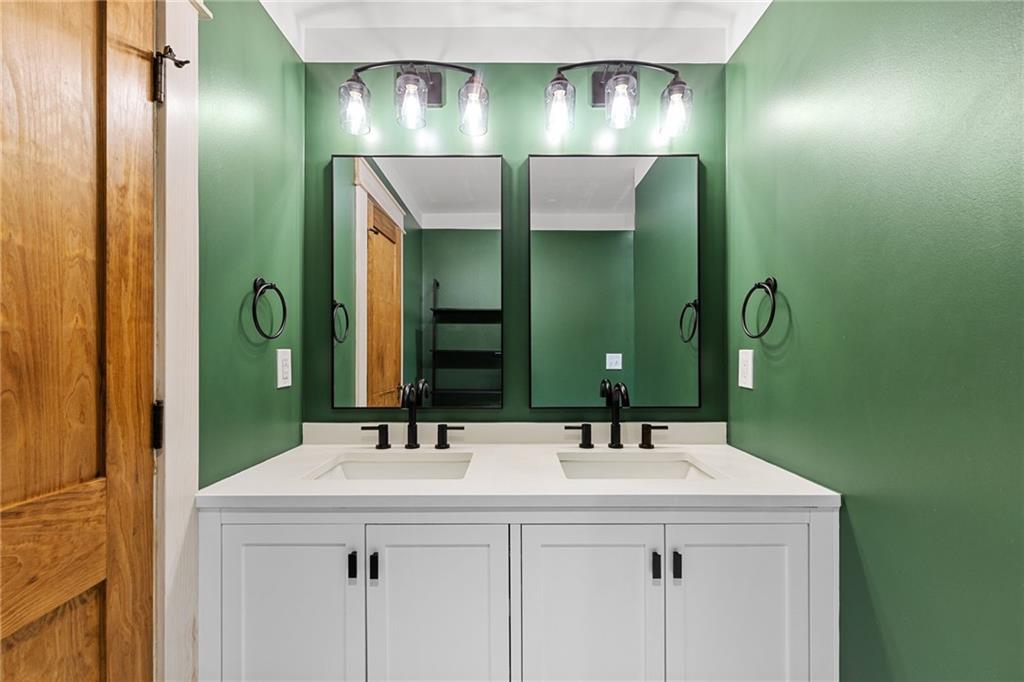 1429 Lakeview Road Grayson, GA 30017 - Photo 7 of 53