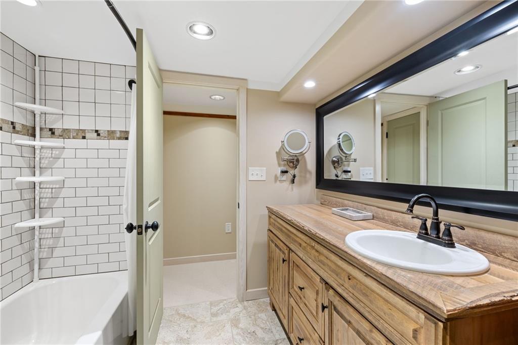 1429 Lakeview Road Grayson, GA 30017 - Photo 9 of 53