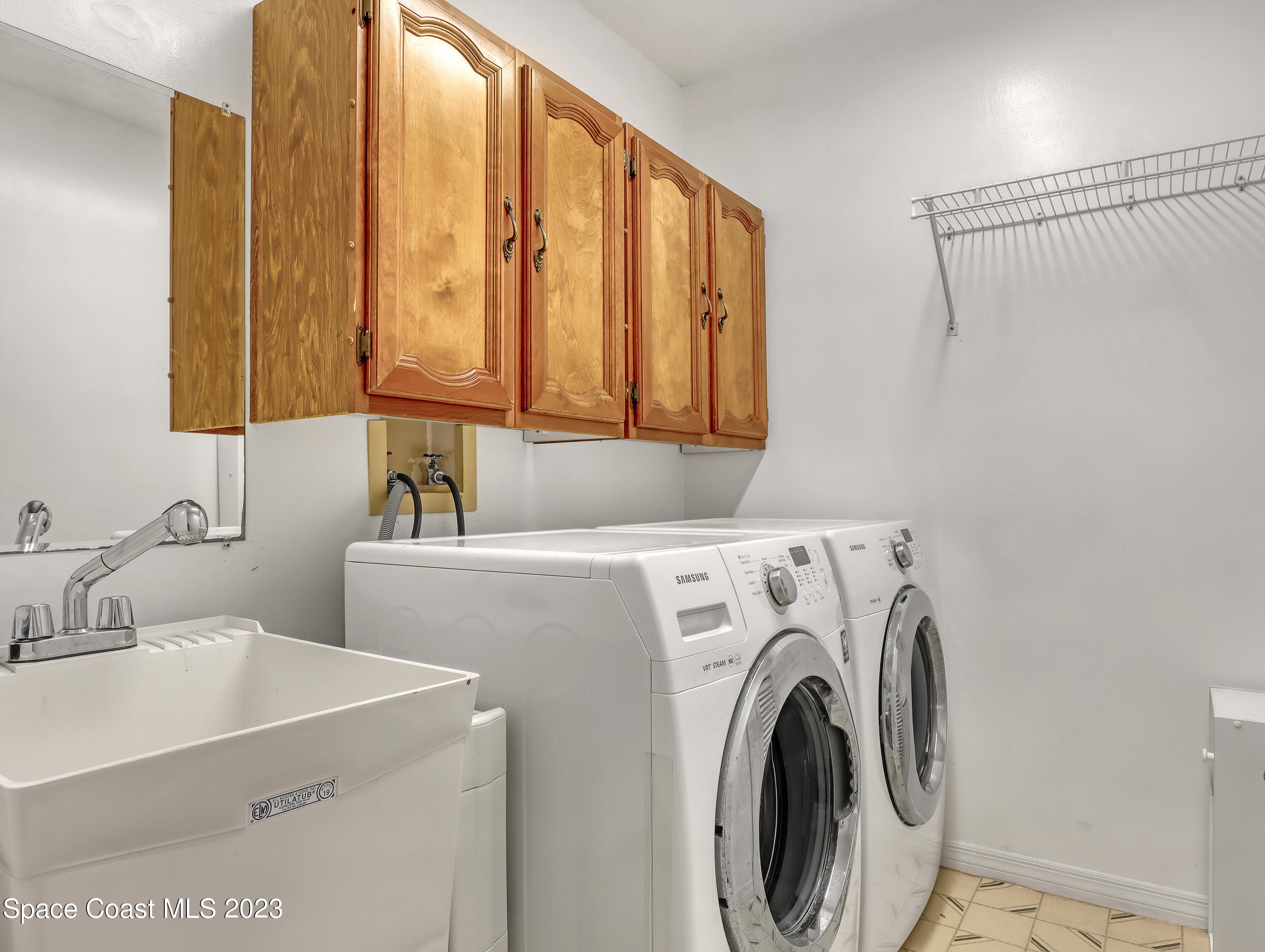 705 Casa Grande Drive Melbourne, FL 32940 - Photo 23 of 32 a utility room with dryer and washer