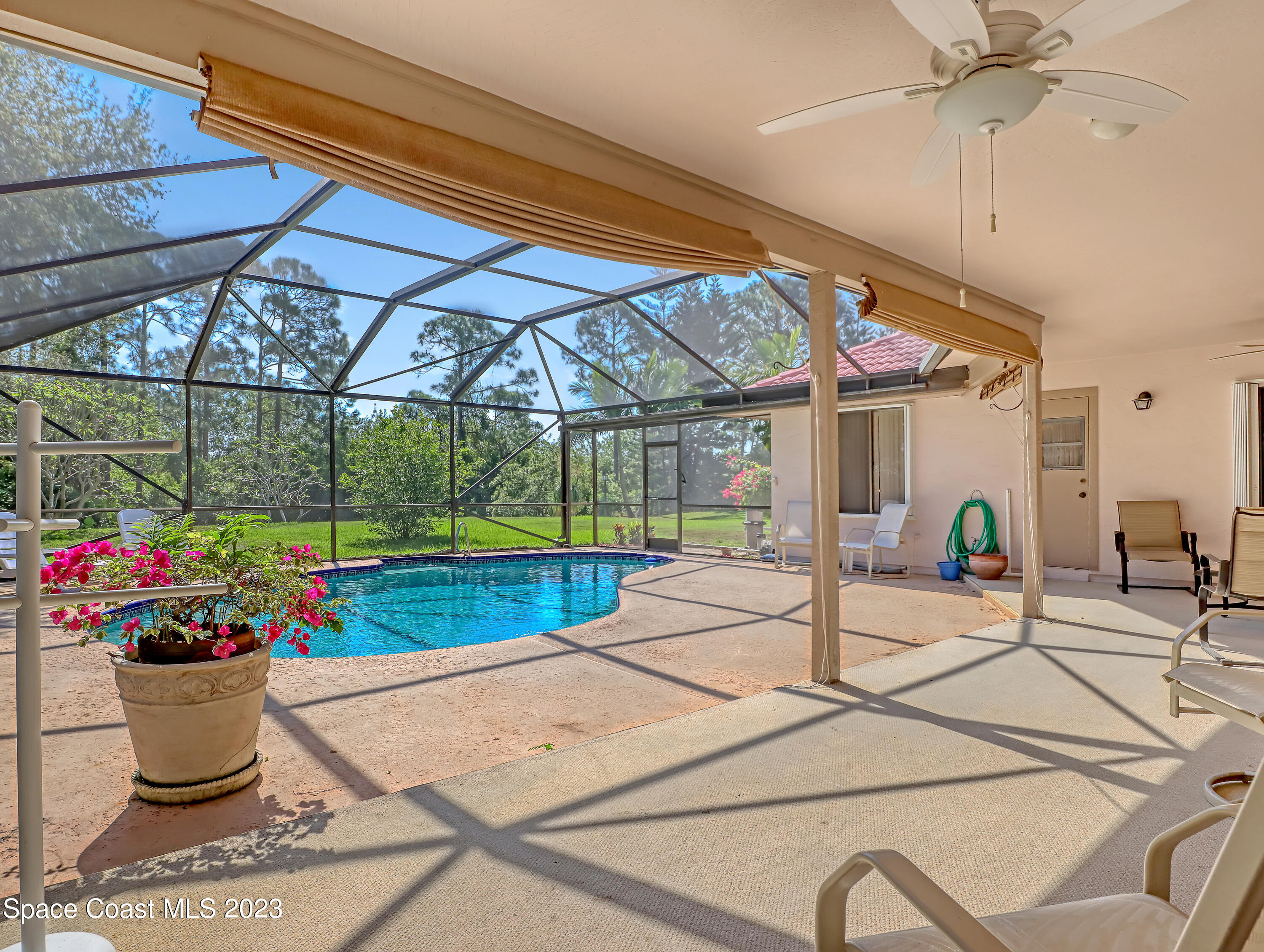 705 Casa Grande Drive Melbourne, FL 32940 - Photo 4 of 32 a building outdoor space with potted plants