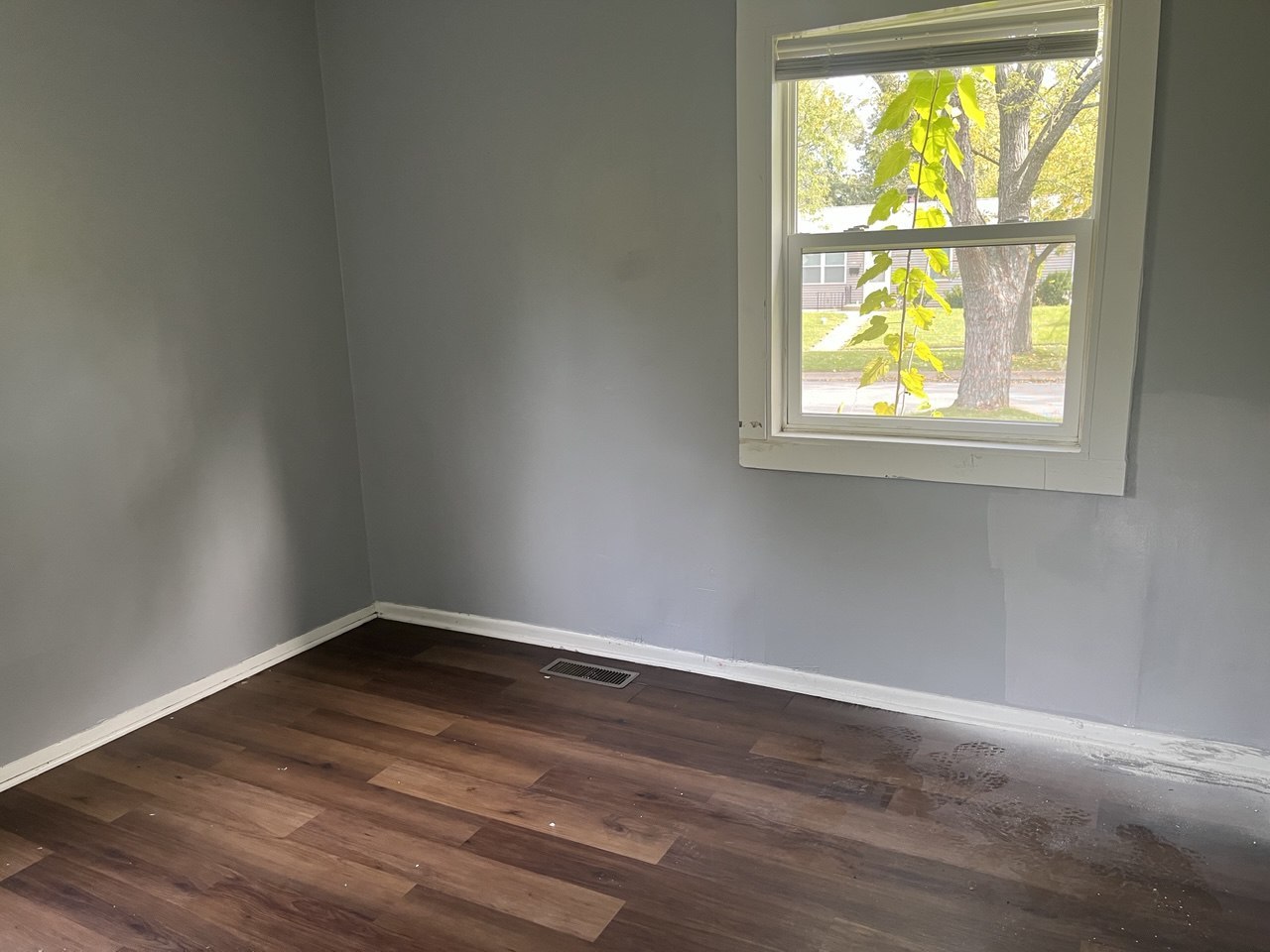 22146 Yates Avenue Sauk Village, IL 60411 - Photo 4 of 10 an empty room with a window
