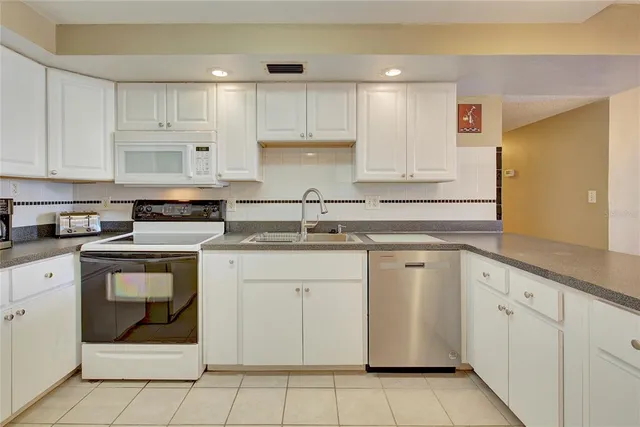 $3,750 | 1380 Gulf Boulevard, Unit 206, Clearwater, FL 33767