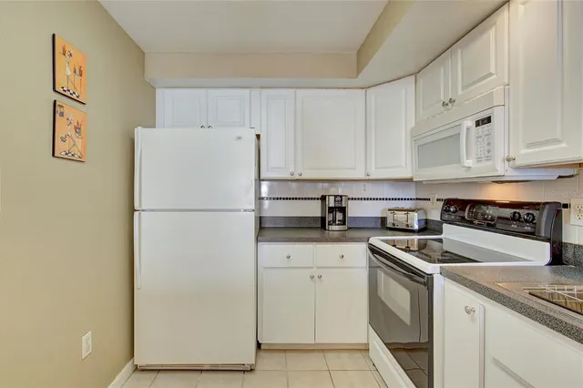 $3,750 | 1380 Gulf Boulevard, Unit 206, Clearwater, FL 33767