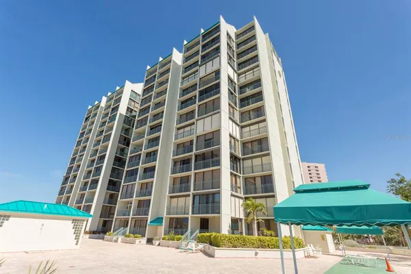 $3,750 | 1380 Gulf Boulevard, Unit 206, Clearwater, FL 33767