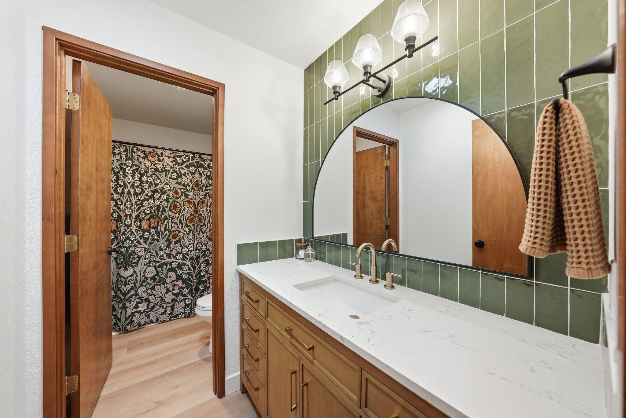 2728 Northwest Scandia Loop Bend, OR 97703 - Photo 27 of 40 34-web-or-mls-Riley_Visuals_059