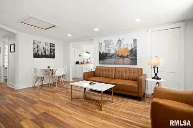 $300,000 | 810 East Sciota Avenue, Peoria Heights, IL 61616