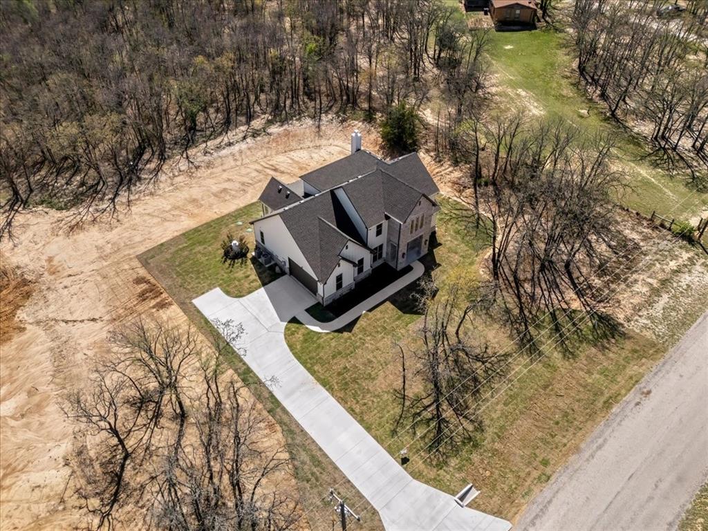131 Spring Valley Road Paradise, TX 76073 - Photo 38 of 40 a view of roof with yard