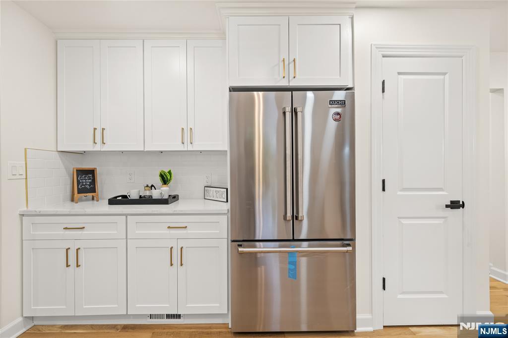 100 Pier Lane Fairfield, NJ 07004 - Photo 12 of 25