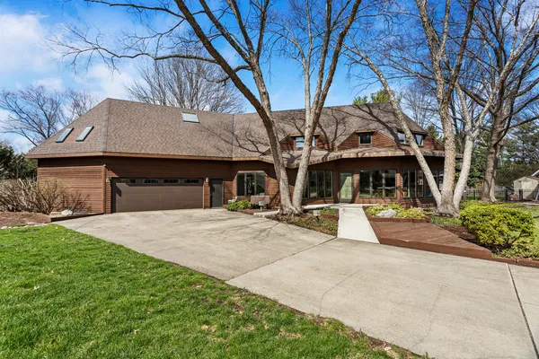 $865,000 | 2402 North Nottingham Court, Champaign, IL 61821
